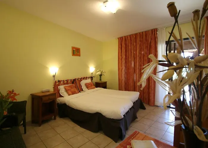 ホテル Logis Hotel-restaurant La Mere Biquette 3*