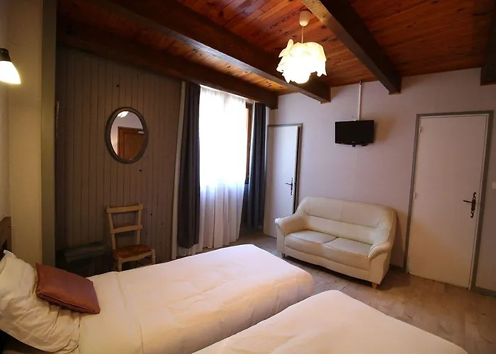 Logis Hotel-restaurant La Mere Biquette 3* Saint-Pons