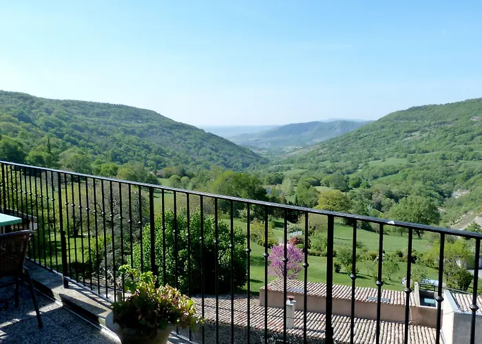 Logis Hotel-restaurant La Mere Biquette Saint-Pons