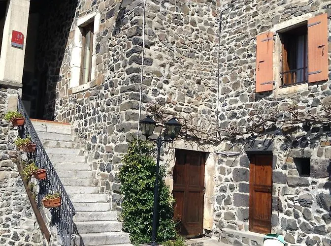 Logis Hotel-restaurant La Mere Biquette ホテル 3*