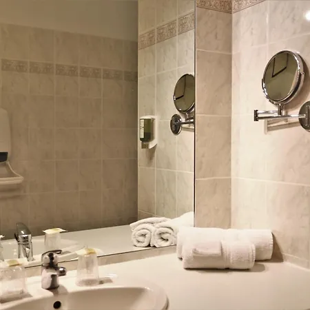 Hotel Logis Hotel-restaurant La Mere Biquette 3*