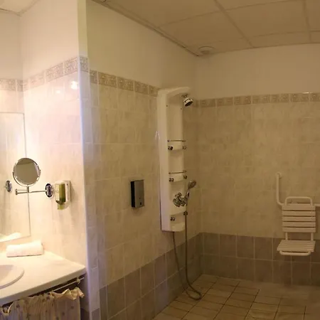 Logis Hotel-restaurant La Mere Biquette Hotel 3*