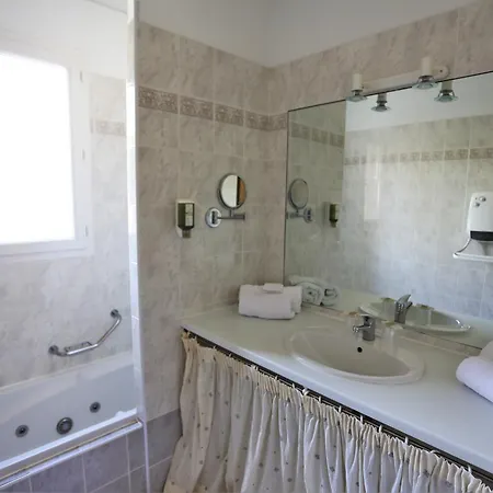 Logis Hotel-restaurant La Mere Biquette 3* Saint-Pons (Ardeche)